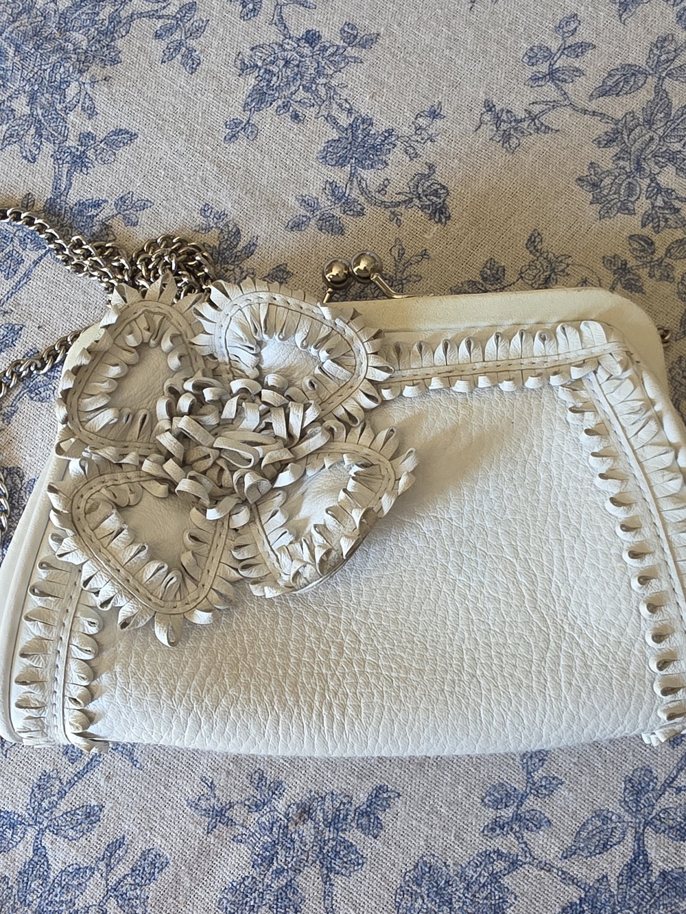 Isabella Fiore Vintage White Leather Kisslock Crossbody Bag